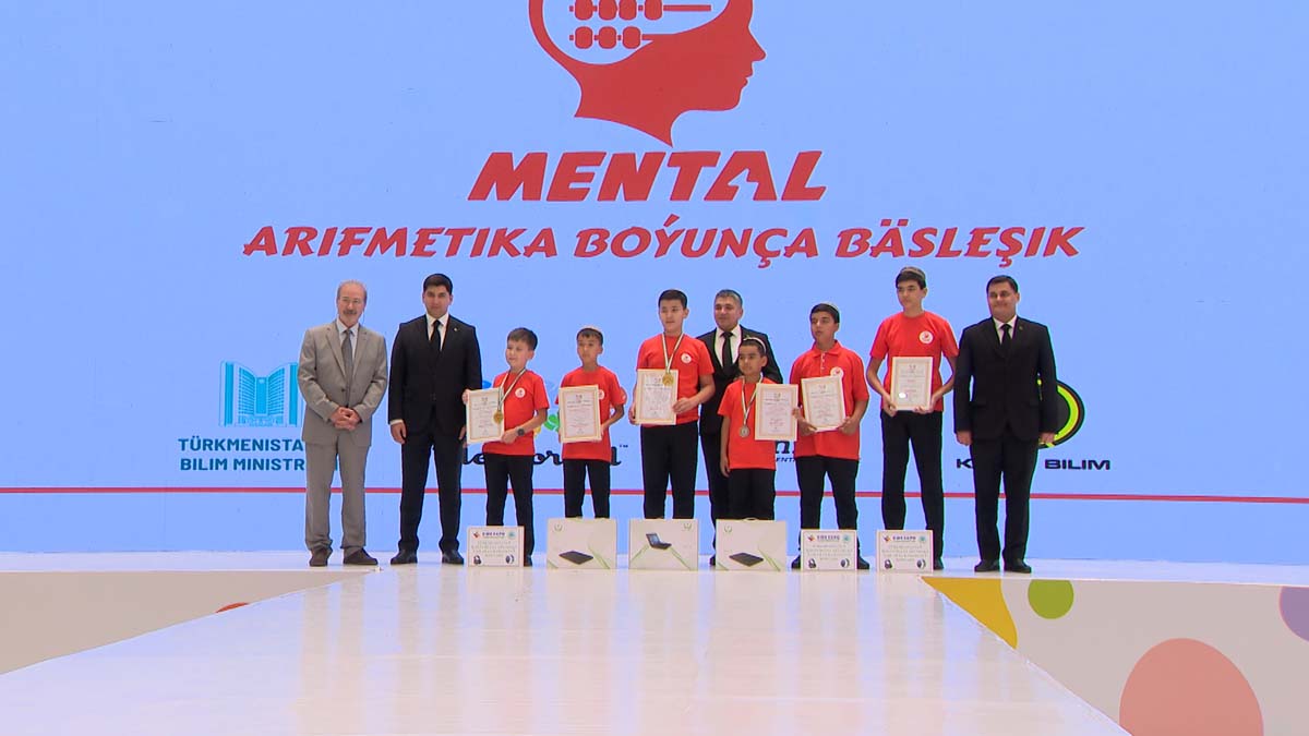 Aşgabatda türkmen mekdep okuwçylary mental arifmetika boýunça dünýä rekorduny goýdular