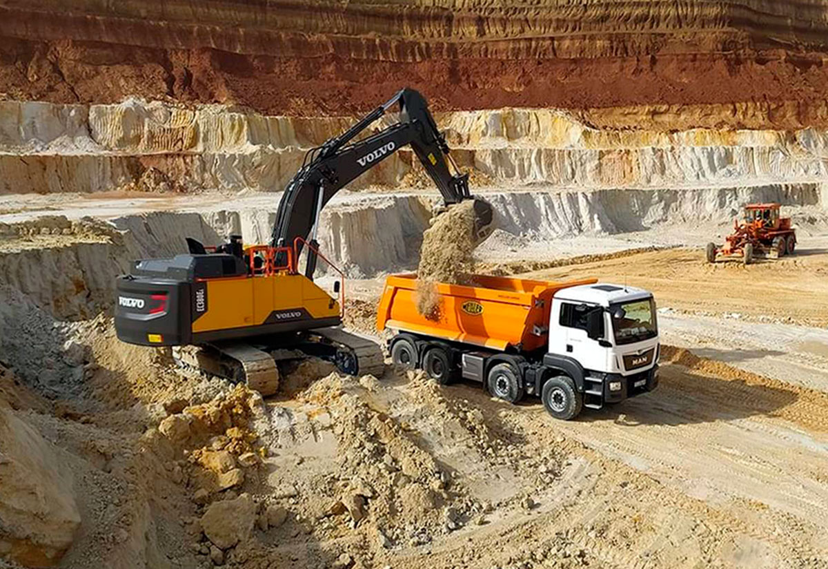 Garaşsyzlyk toýumyza zähmet sowgatlary bilen barýarlar